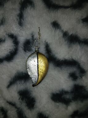 Leaf-Shaped Two-Tone Glass Pendant Earring - Gold & Silver